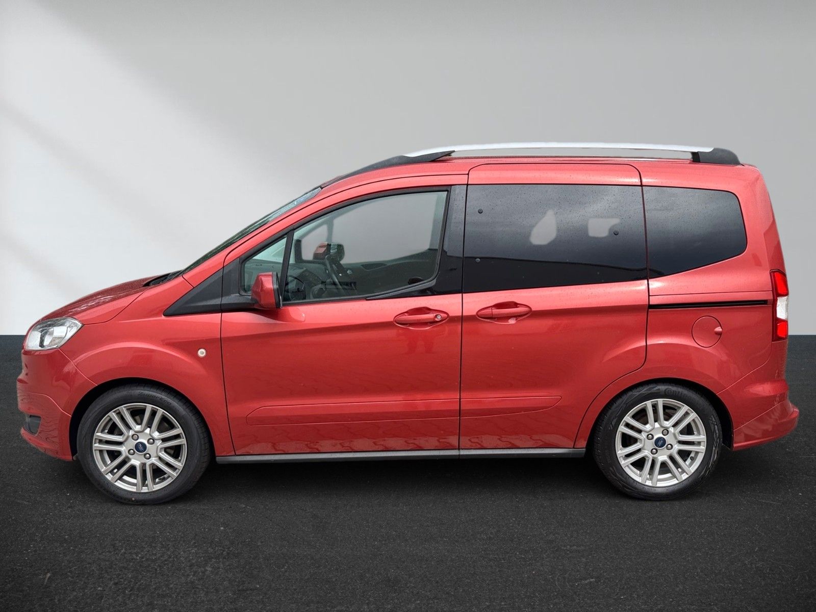 Ford Tourneo Courier Titanium – Bild 6