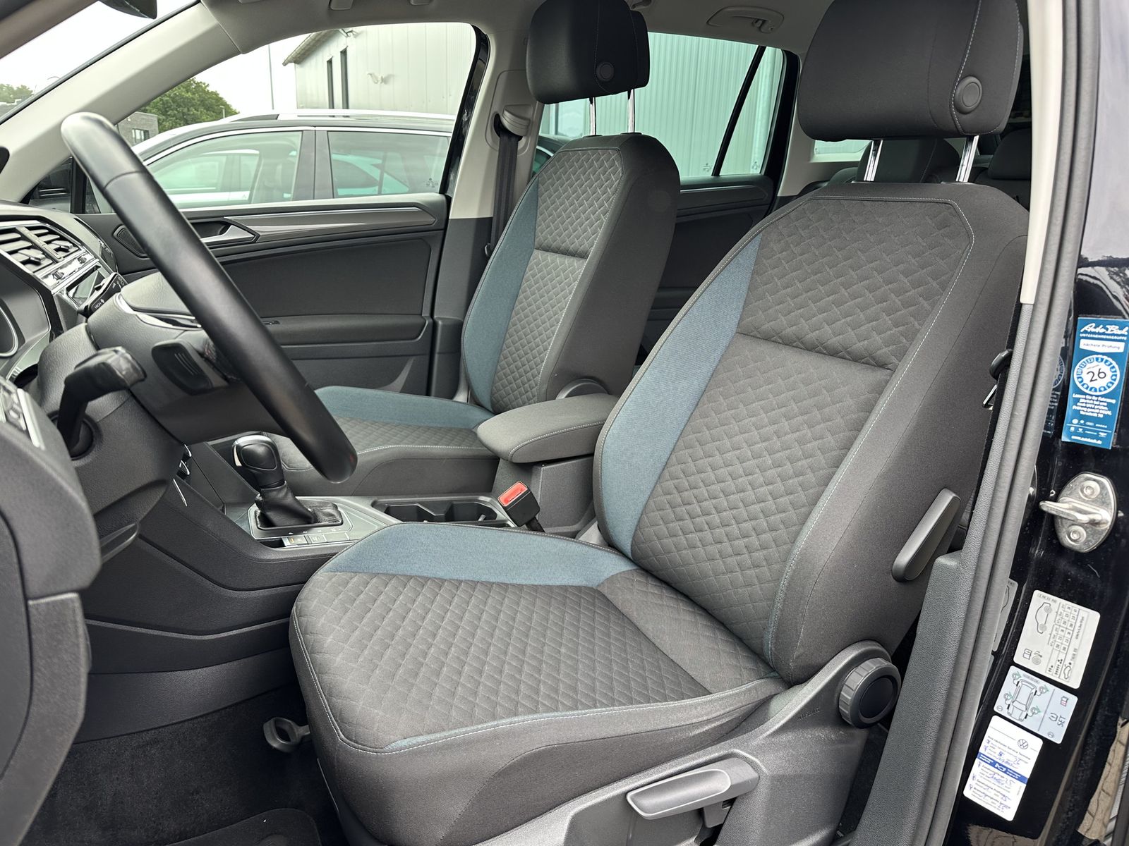 Fahrzeugabbildung Volkswagen Tiguan 1.5 TSI DSG IQ-DRIVE NAV+ACC+SHZ+17ZO+1HD