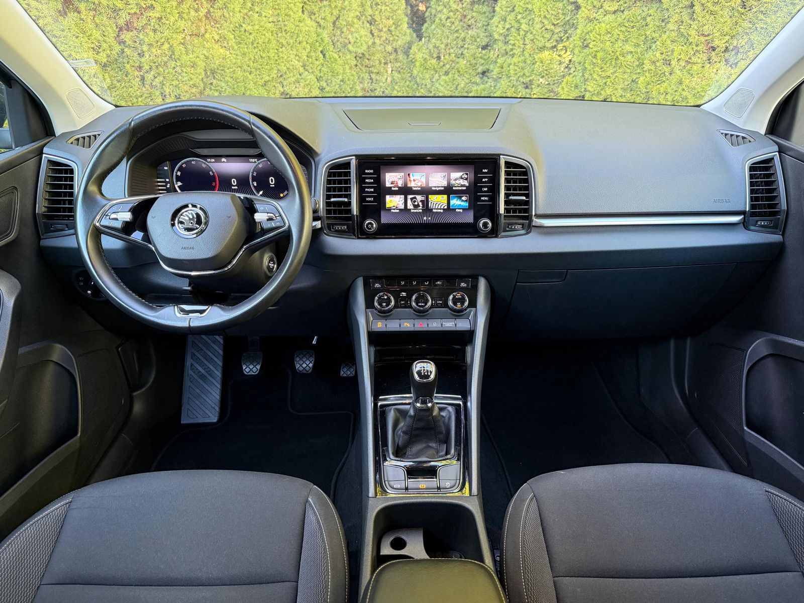 Fahrzeugabbildung SKODA Karoq 1.5 TSI Ambition LED+KAMERA+VIRT+CARPL+DAB