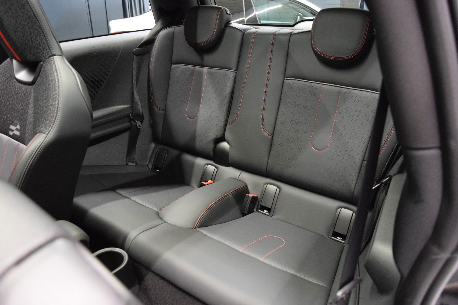 Fahrzeugabbildung MINI Cooper C John Cooper Works Trim L HuD Leder Ambi