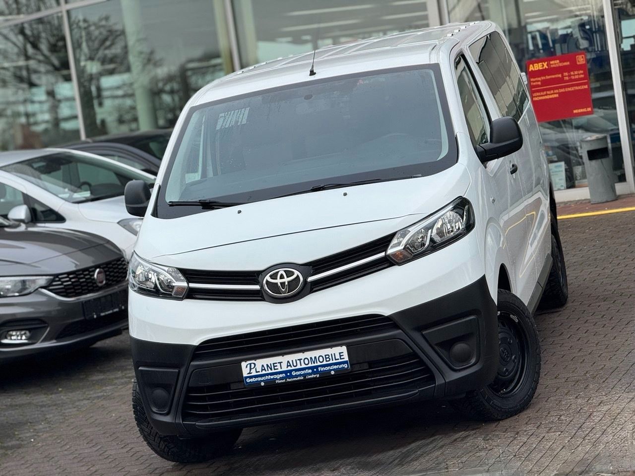 TOYOTA Proace