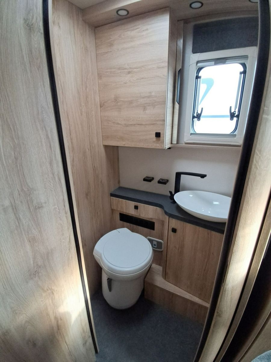 Fahrzeugabbildung Eura Mobil Integra Line IL 720 EF SAT, SOLAR, LUFTFEDERUNG