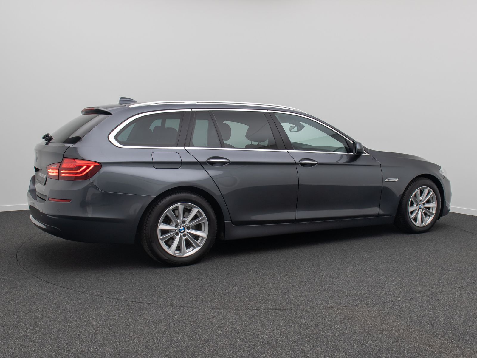 Fahrzeugabbildung BMW 520d  Aut Kamera NaviBusiness HiFi BiXenon Leder