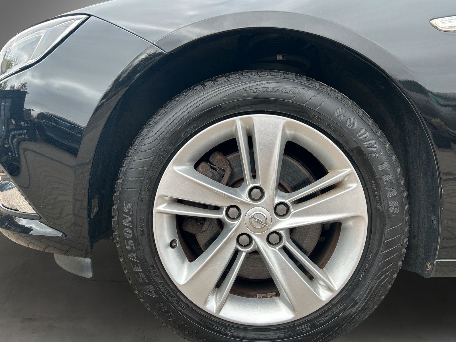 Fahrzeugabbildung Opel Insignia Sports*LED*Ambiente*Bhz Lenkrad*Kamera*