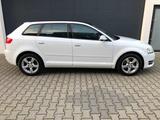 Audi A3 Sportback 1.6 TDI DSG BiXenon Pano  Tempomat - Audi A3 aus 2011 mit Diesel-Antrieb