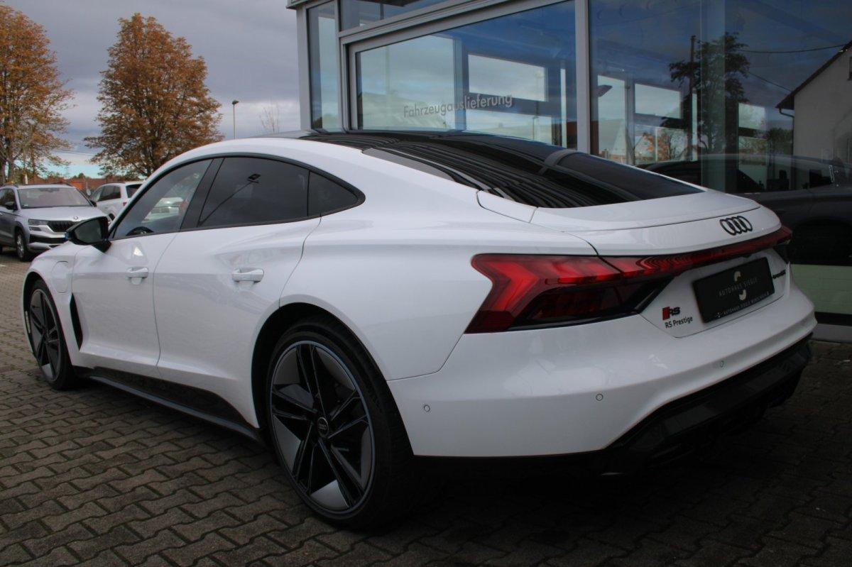 Audi e-tron RS GT quattro Carbon Matrix Top-View Pano