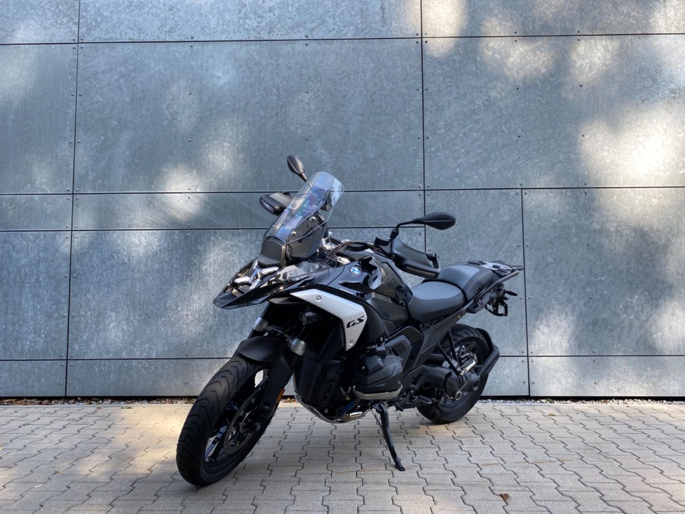 Fahrzeugabbildung BMW R 1300 GS Triple Black 3 Pakete Adaptive Fahrzeu