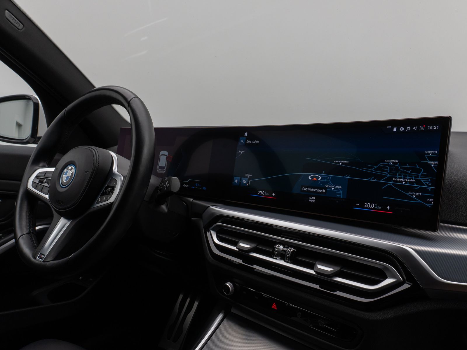 Fahrzeugabbildung BMW 330e M Sport Kamera DAB HUD Alarm Parkassistent