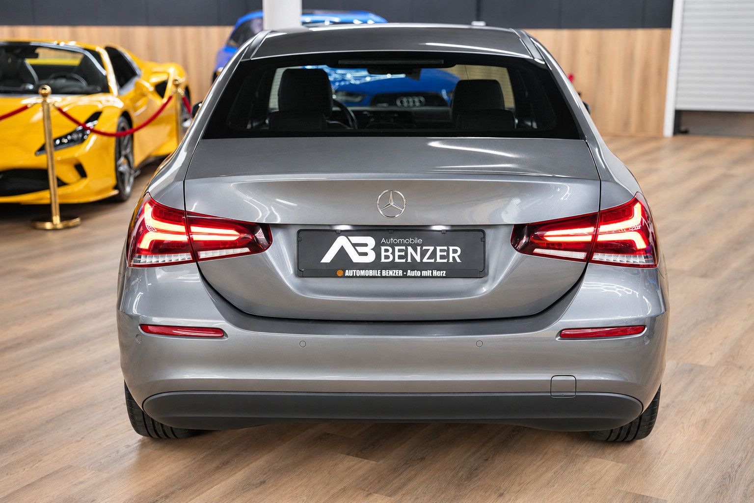 Fahrzeugabbildung Mercedes-Benz A 180 A 180 d Limousine *LED*SHZ*Navigation*ACC*