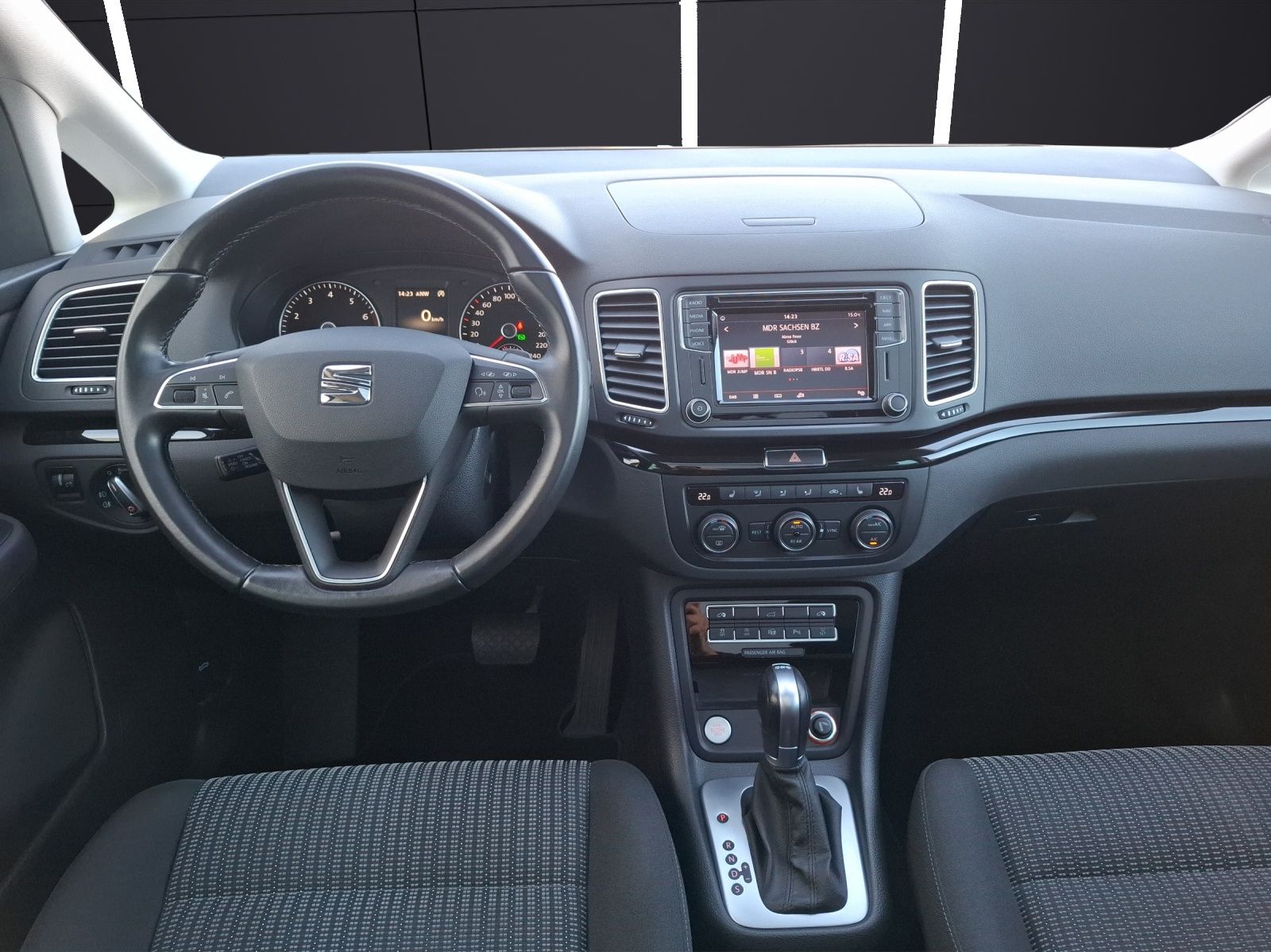 Fahrzeugabbildung SEAT Alhambra TSI Style DSG Bi-Xenon Navi PANO RFK GR