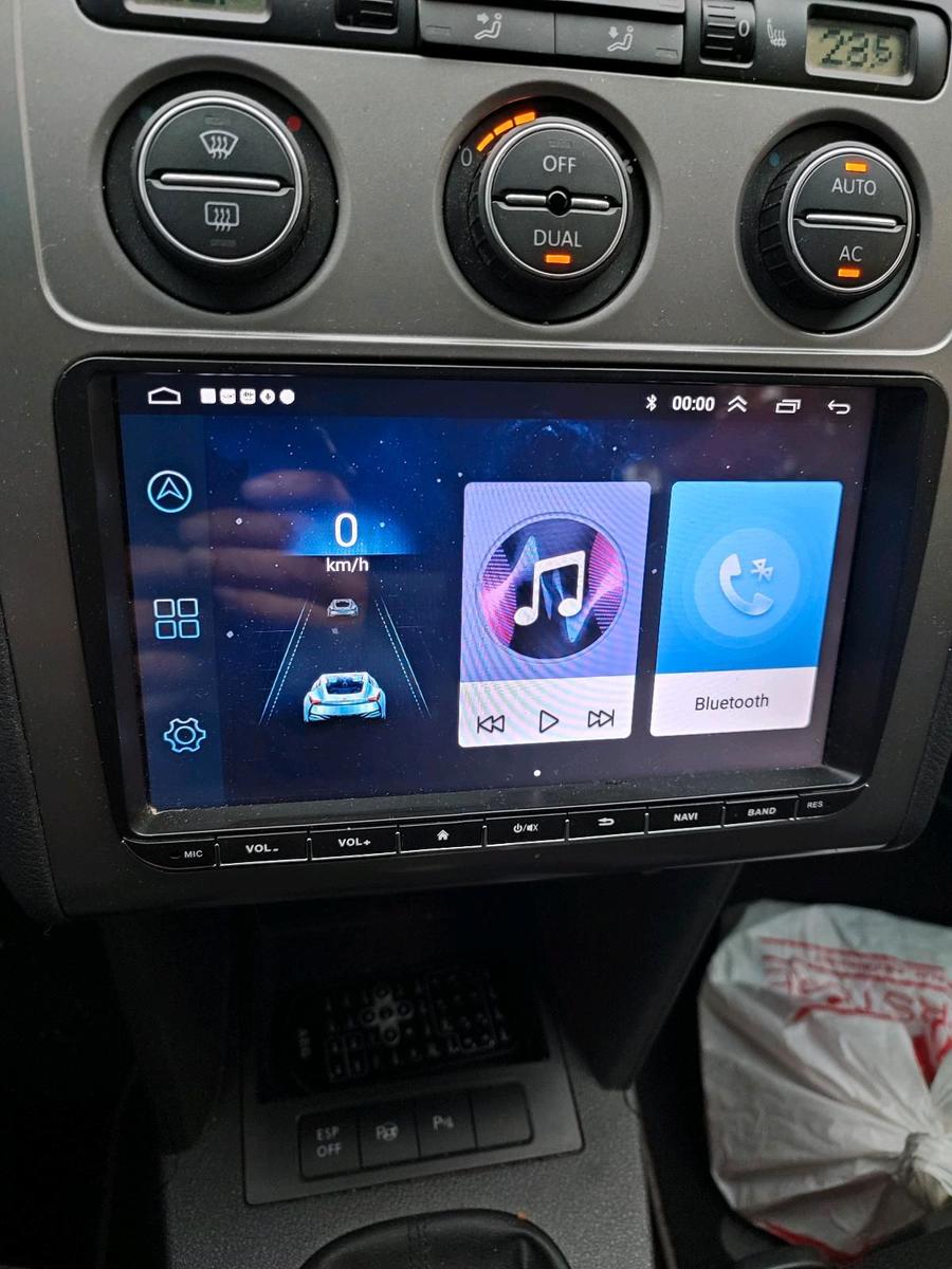 Volkswagen Touran 2010 — photo 11