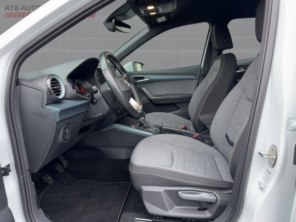 Fahrzeugabbildung SEAT Arona Xperience  ALLWETTER  Navigation