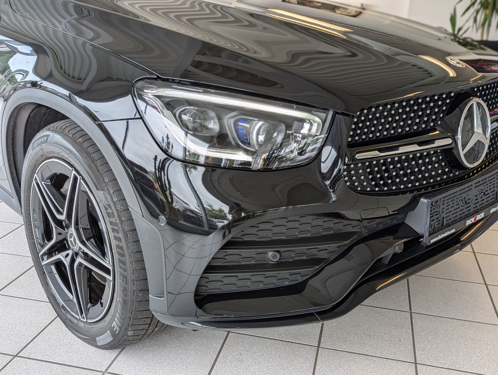 Fahrzeugabbildung Mercedes-Benz GLC 300 d 4M AMG Pano Multibeam Komfort-Paket