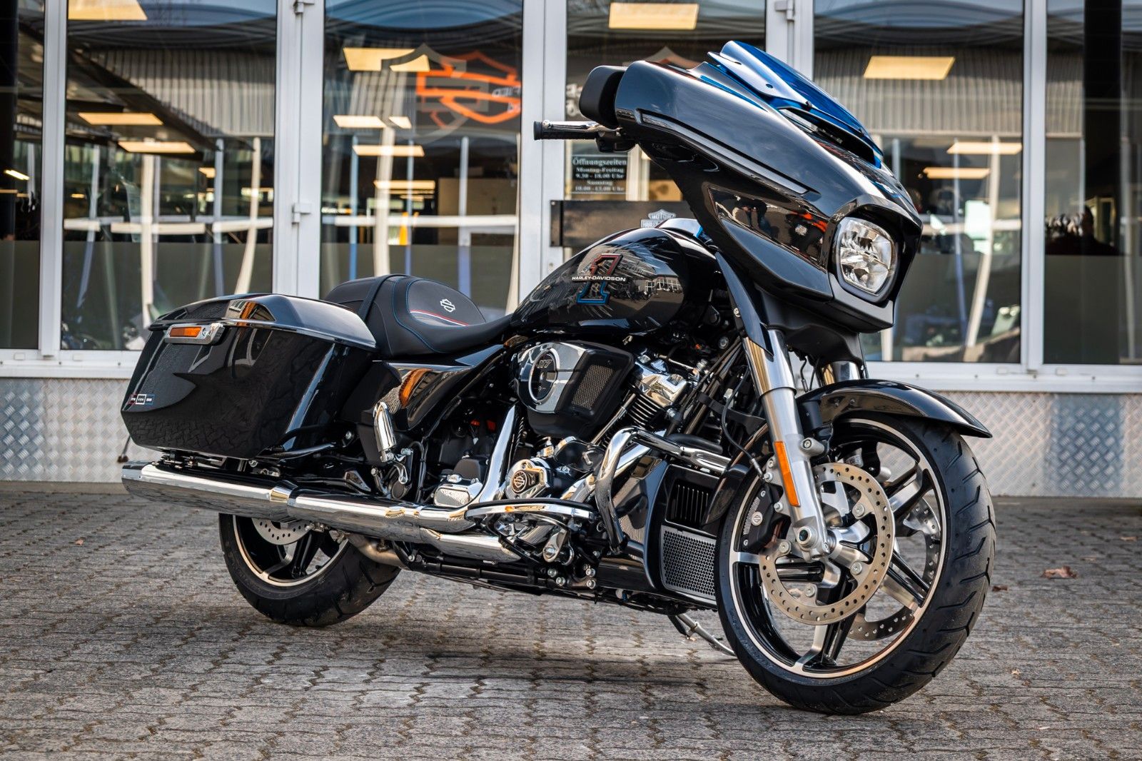 Fahrzeugabbildung Harley-Davidson Street Glide FLHX MY26 117 CUI