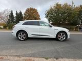 Audi e-tron 55 quattro - - weiße Audi e-tron