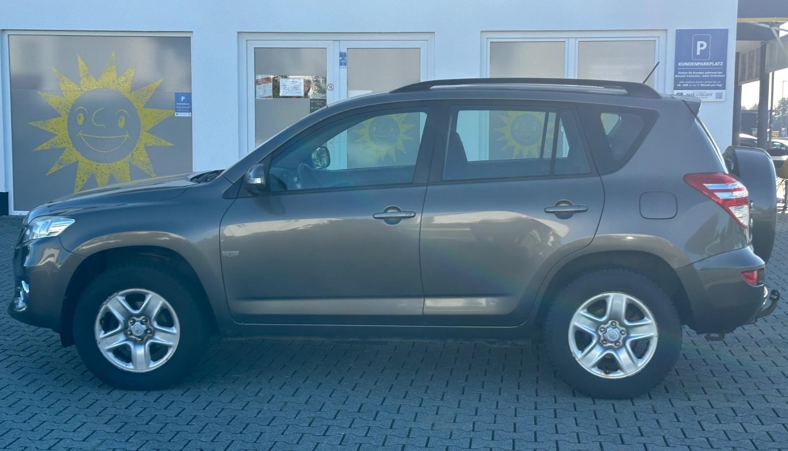 Toyota RAV 4 2.0 VVT-i 158 ch Essence • Attelage • Radar de recul • Barres de toit