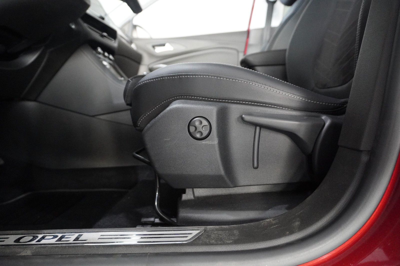 Fahrzeugabbildung Opel Grandland (X) ULTIMATE 4HYBRID NAVI/LED/360°/AHK