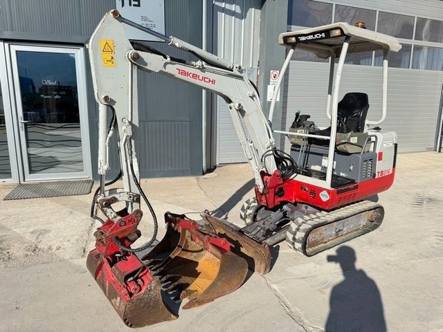 Takeuchi TB016 - 2012 YEAR - 3X BUCKETS - 3840 HOURS