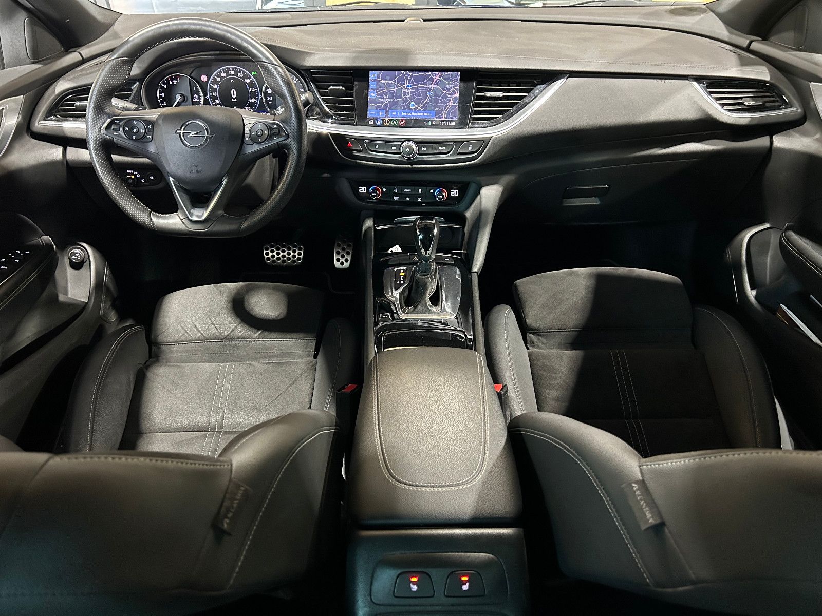 Fahrzeugabbildung Opel Insignia B Sports Tourer Ultimate/8-FACH/APPLE/
