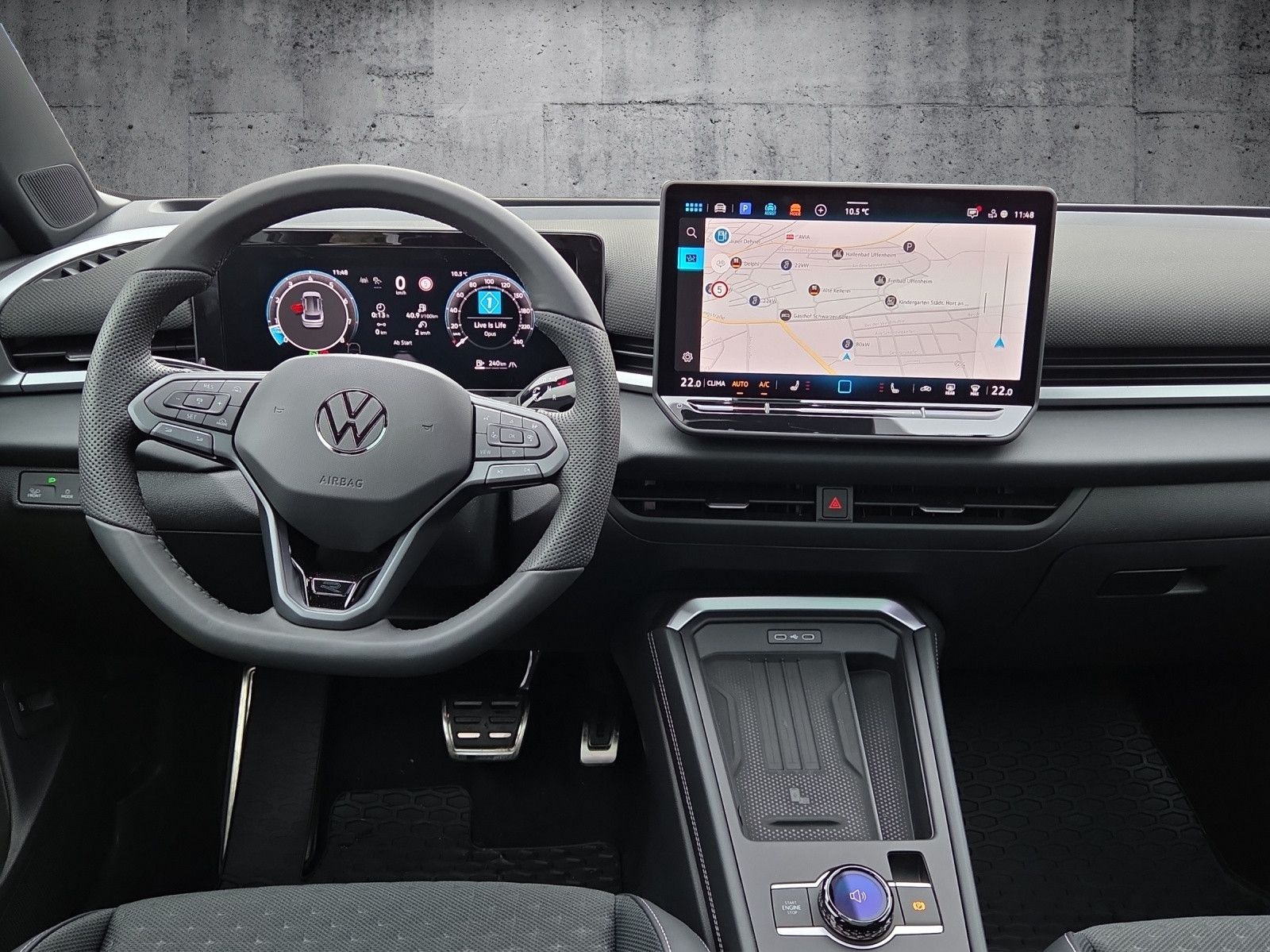 T-Roc neu R-Line 1.5 eTSI OPF DSG Pano AHK