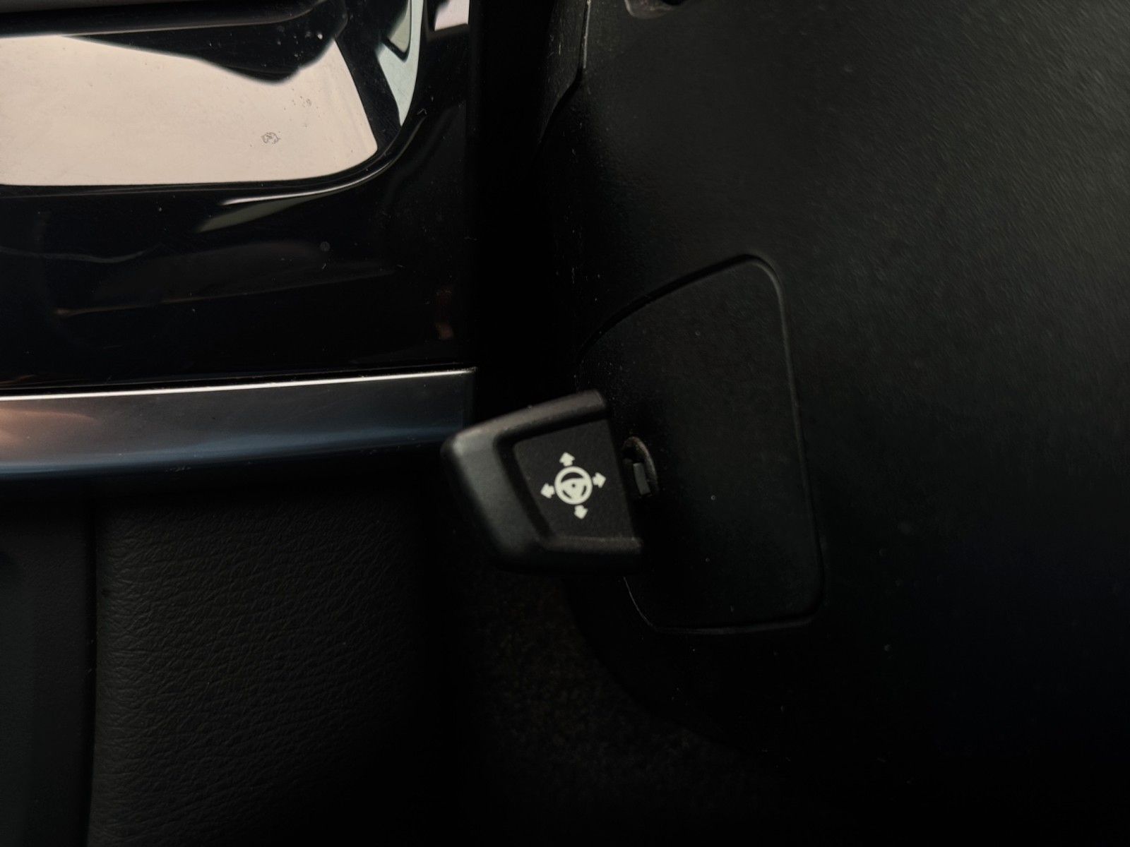 Fahrzeugabbildung BMW X6 xDrive Schiebedach/AHK/360°/M-Paket/H&K