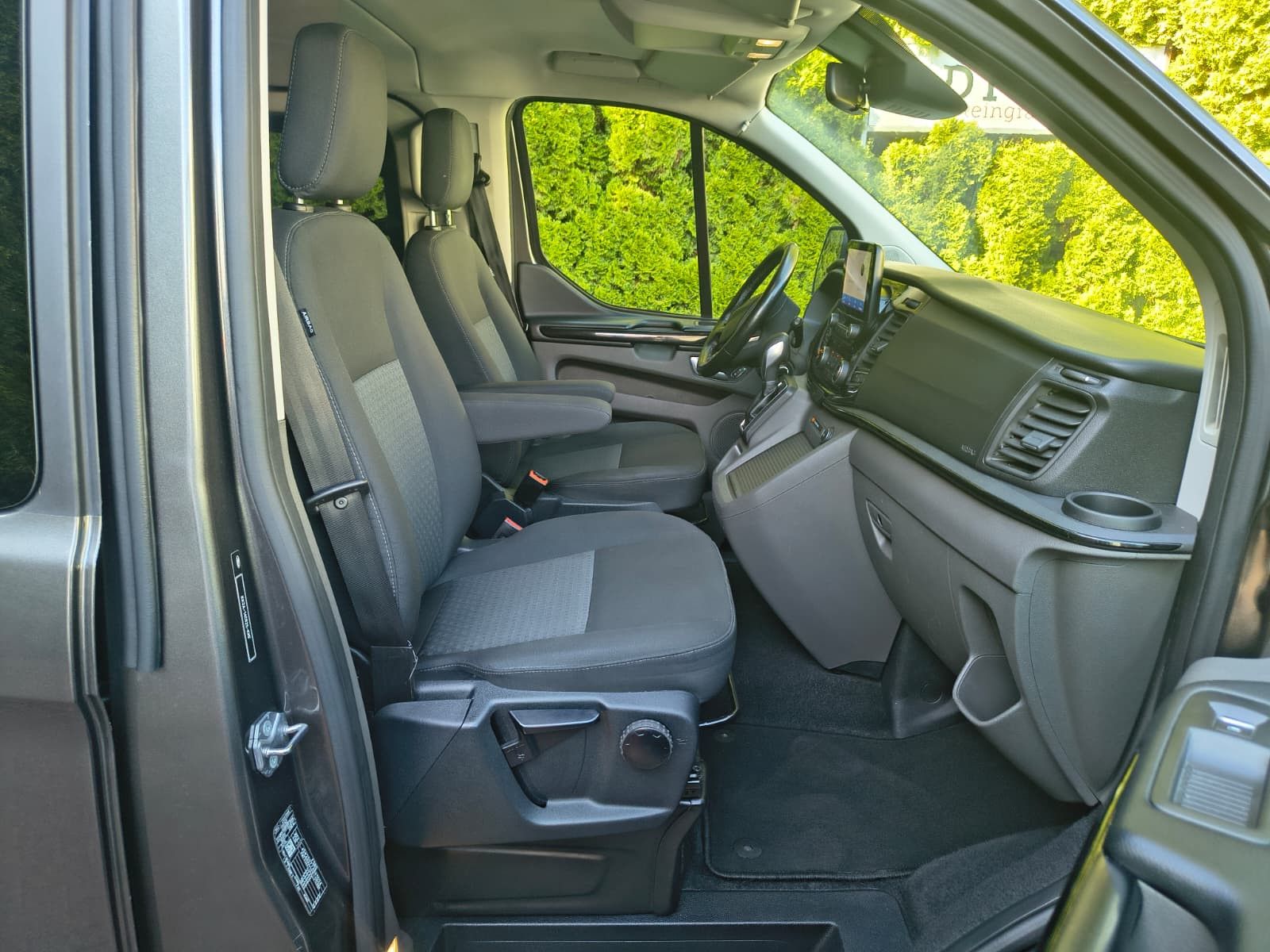 Fahrzeugabbildung Ford Tourneo Custom 320 Aut. L2 BI-XEN+SHZ+CARPLAY+8S