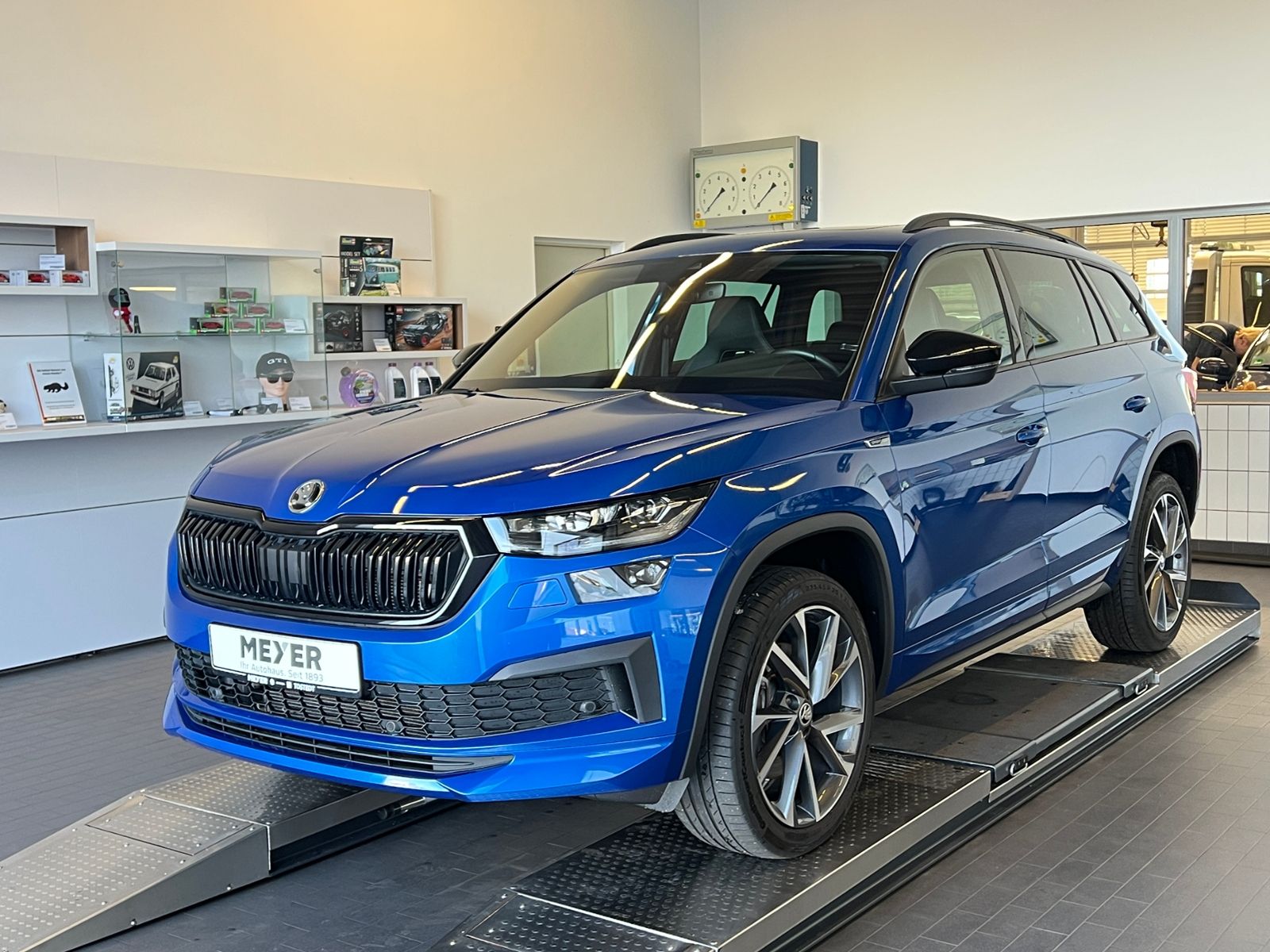 Fahrzeugabbildung SKODA Kodiaq Sportline 2.0 TDI DSG 4x4 *AHK,Pano,Stand