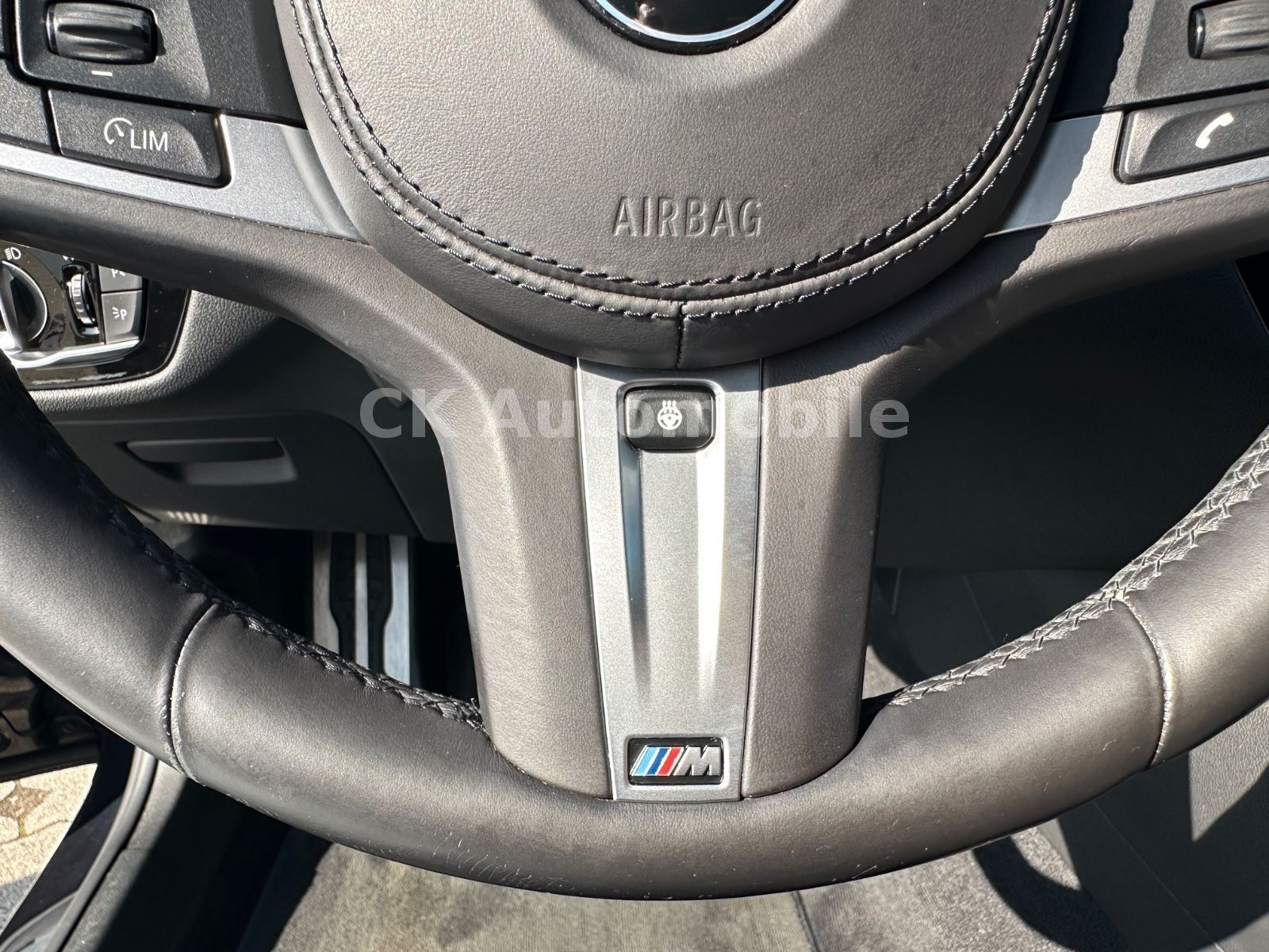 Fahrzeugabbildung BMW 520d xDrive Lim. M-Sport/Navi/Head-Up/LED