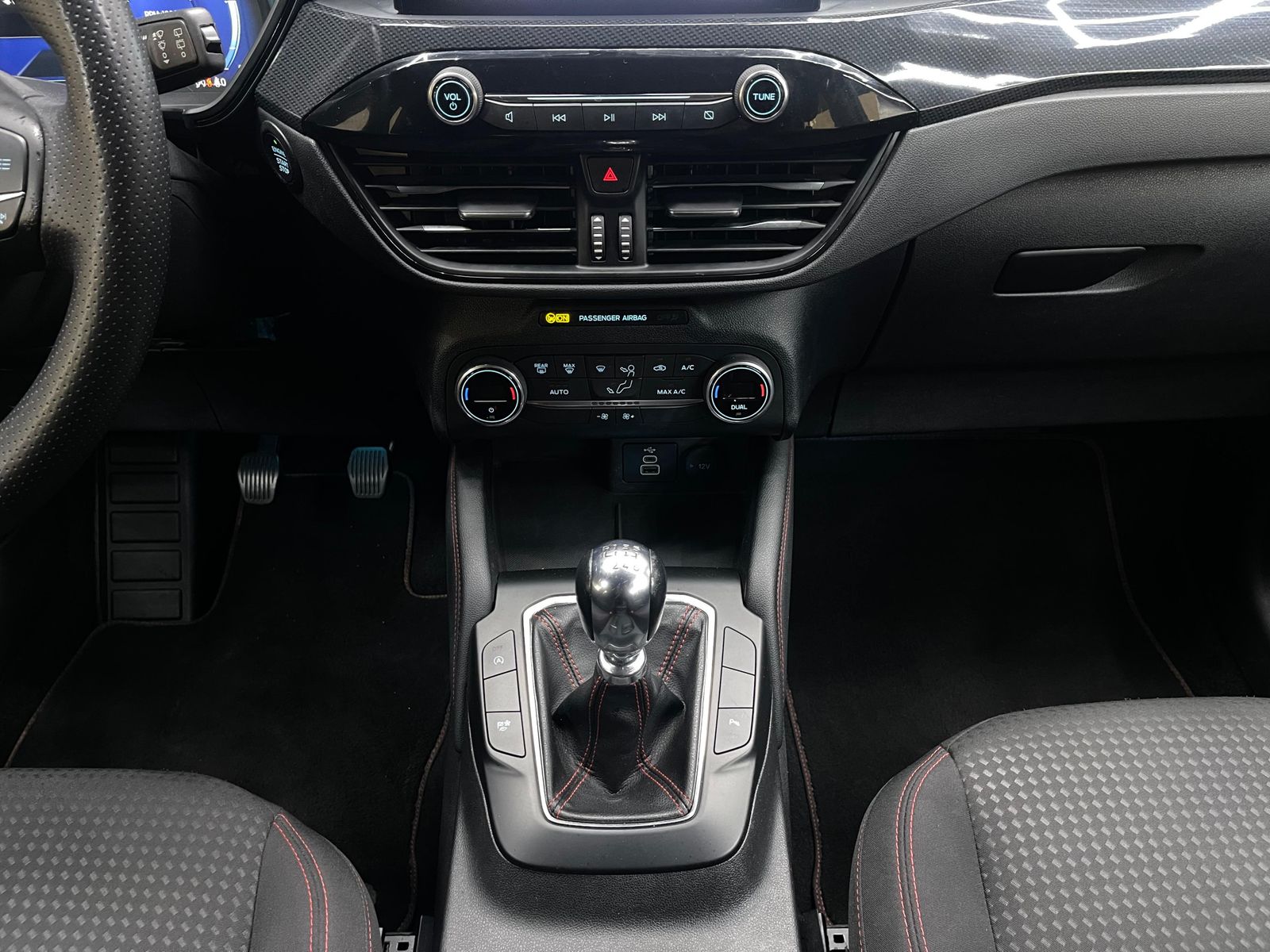 Fahrzeugabbildung Ford Kuga 1.5 EB ST-Line VIRTU+NAV+LED+KAM+PDC+MFL+18