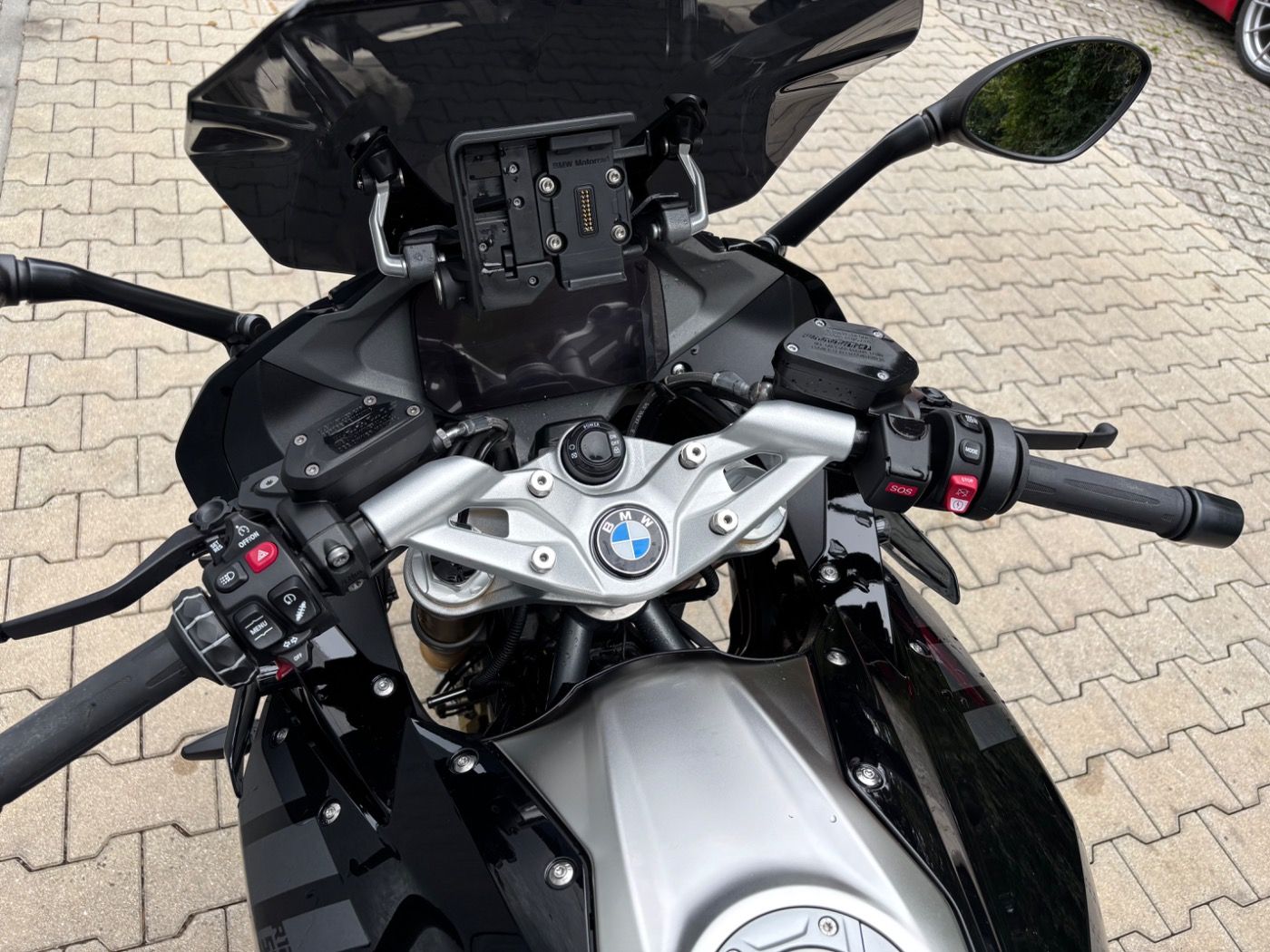 Fahrzeugabbildung BMW R 1250 RS Style Triple Black 3 Pakete Notruf