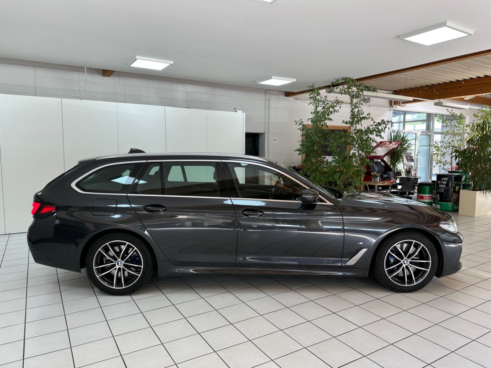 Fahrzeugabbildung BMW 530 d xDrive Touring  M Sport *Pano*Klima*Sport*