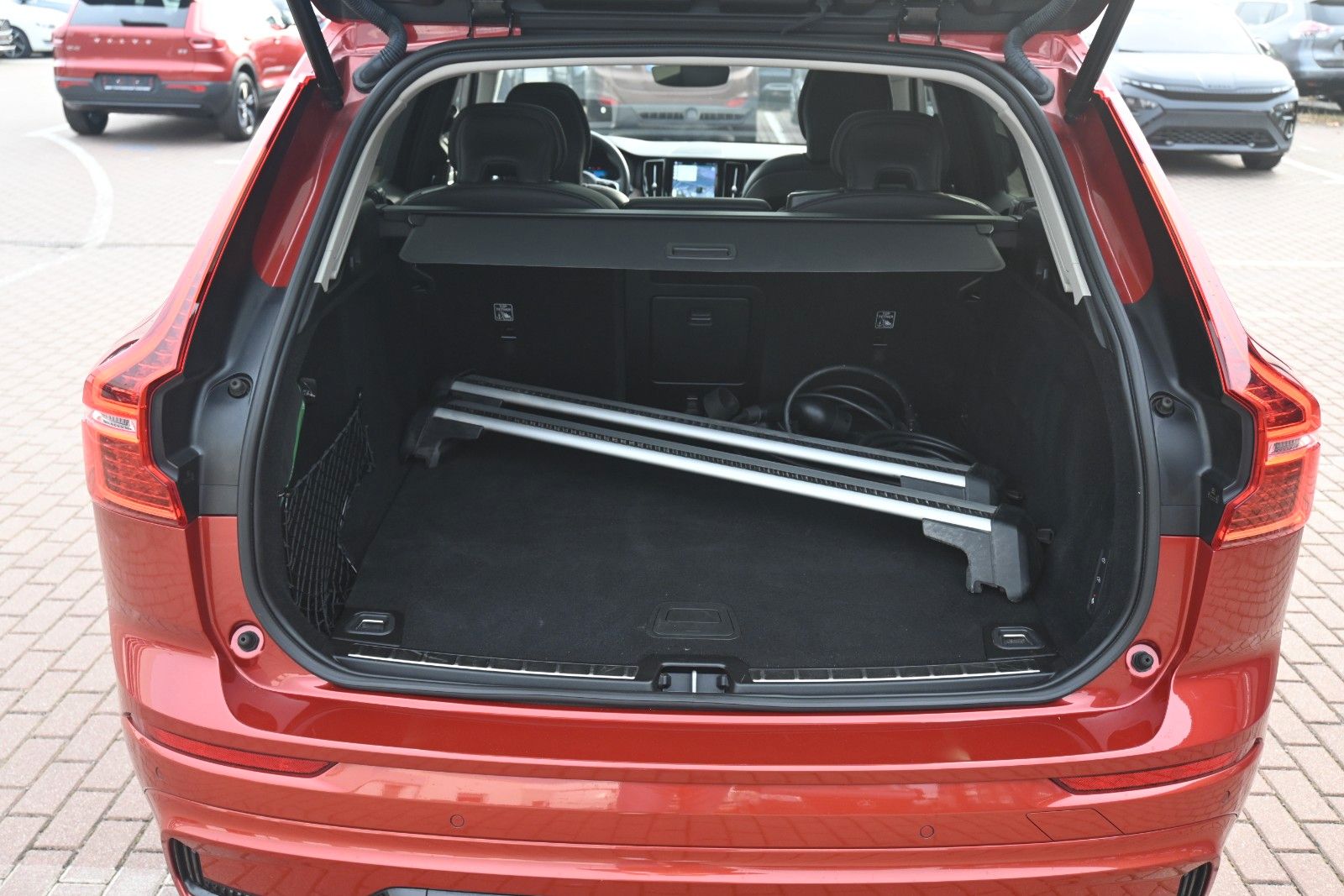 Fahrzeugabbildung Volvo XC60 T8 Ultimate Dark AWD*AHK*HUD*Pano*Massage*