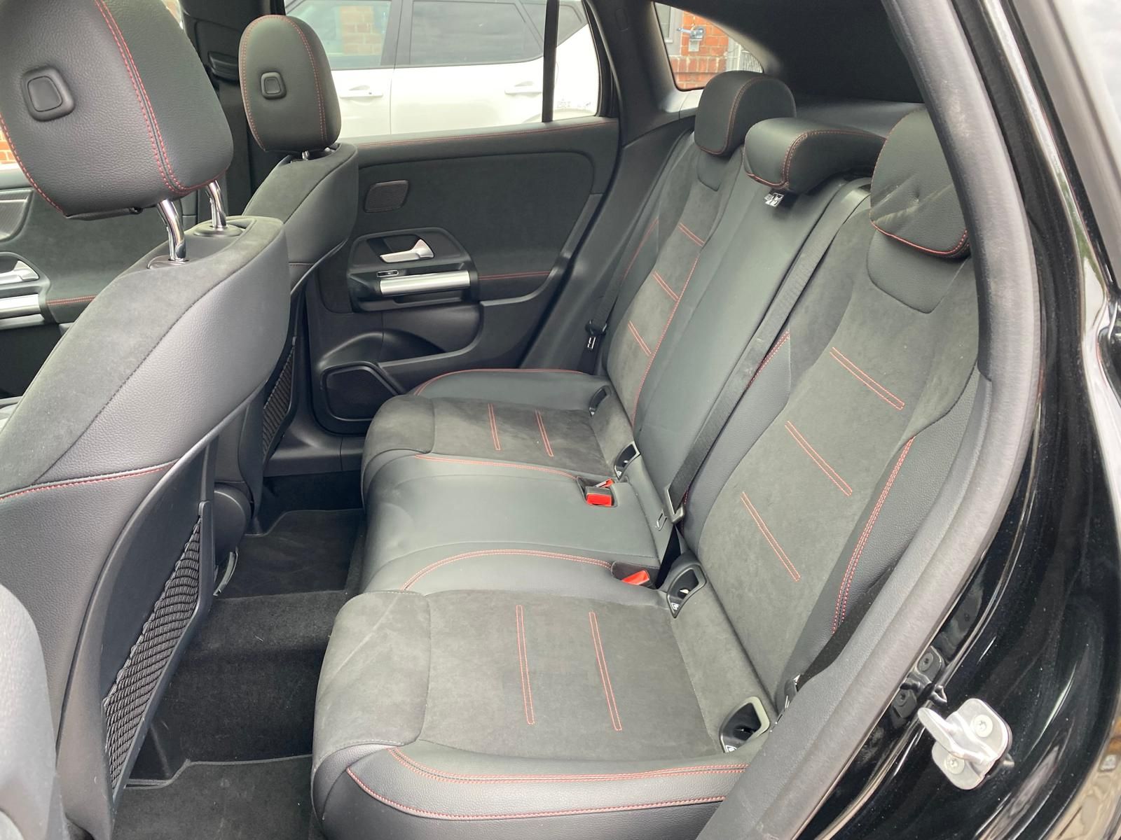 Fahrzeugabbildung Mercedes-Benz GLA 200 AMG/Pano/DIS/360/AHK/M-BEAM/