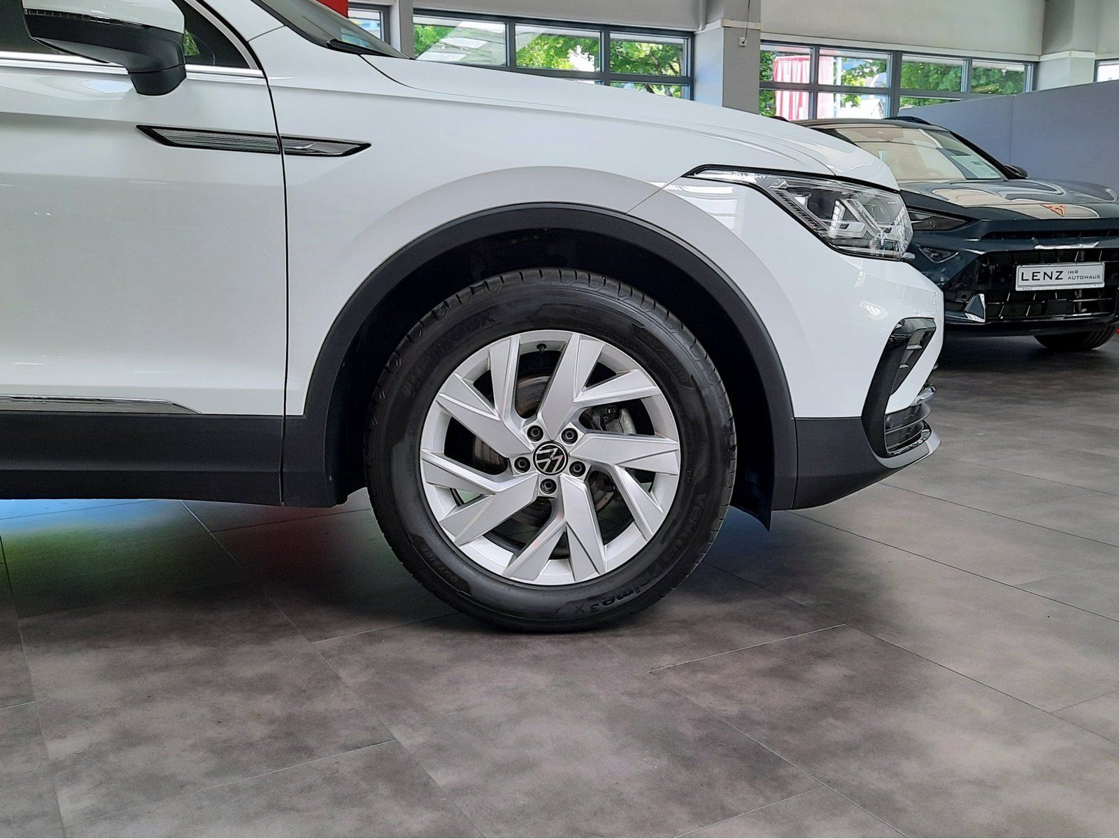 Fahrzeugabbildung Volkswagen Tiguan Elegance TSI DSG *LED*PDC*Sitzhzg*ACC*APP