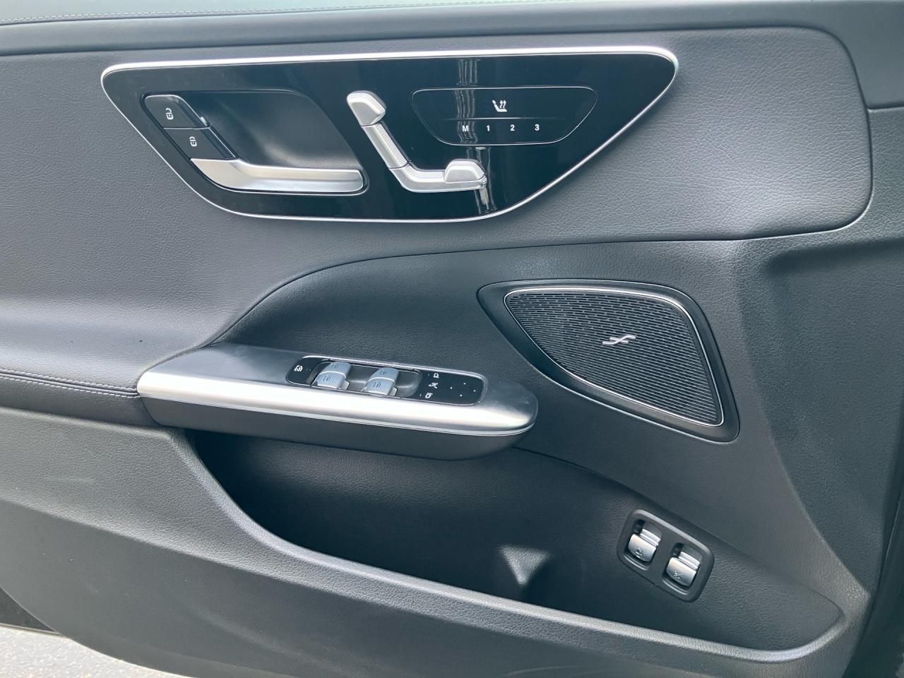 Fahrzeugabbildung Mercedes-Benz C 300 e T AHK Pano Night Distronic 360° L-Heizun