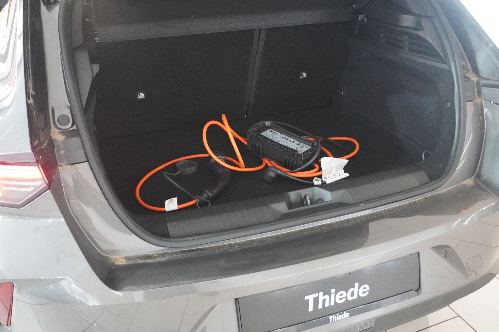 Fahrzeugabbildung Opel Astra L Lim. 1.6 HYBRID BUSINESS NAVI/LED/KAMERA