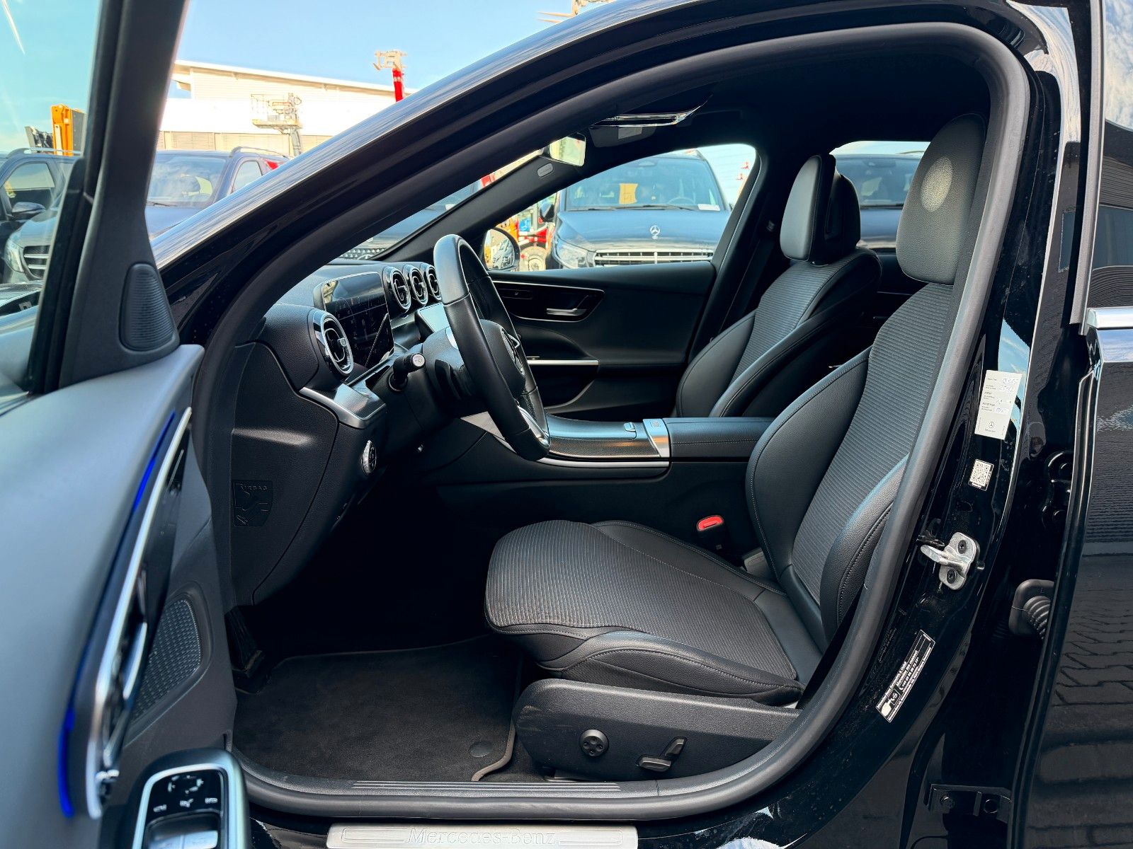 Fahrzeugabbildung Mercedes-Benz C 200d T Avantgarde+AHK+Ambiente+RKamera+MBUX+