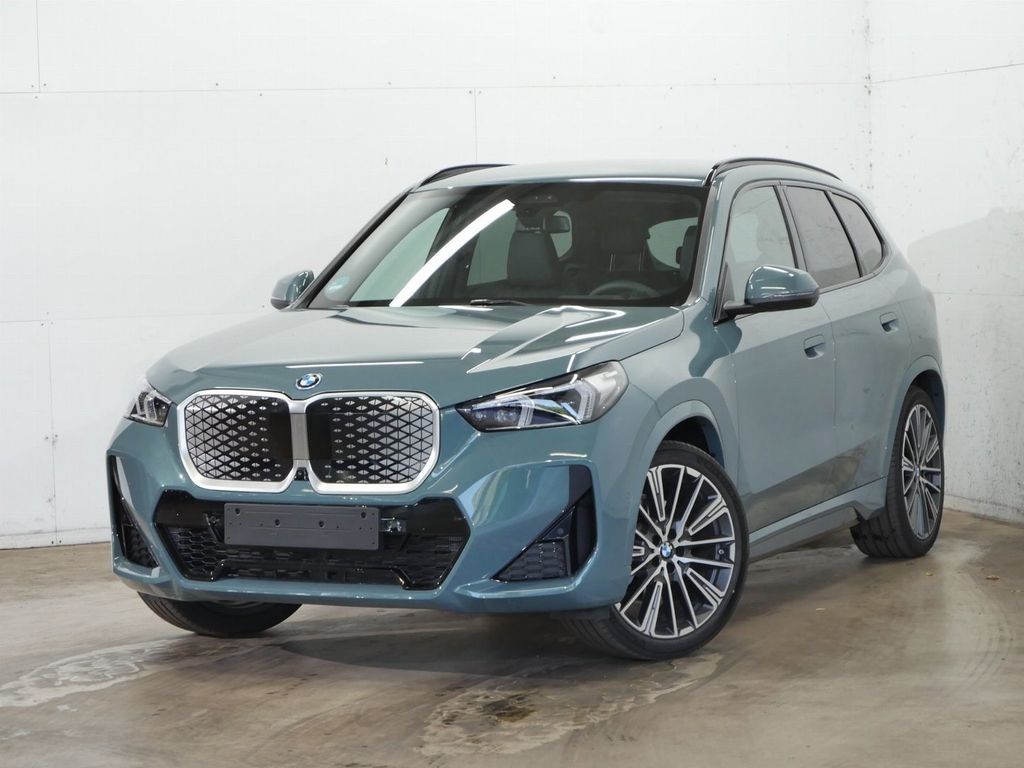BMW iX1 xDrive30 M Sport 20"HUD 360° AC-Pro 1,59%