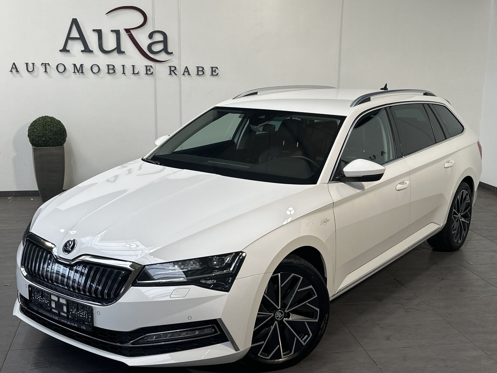Fahrzeugabbildung SKODA Superb Combi 1.4 TSI iV L&K NAV+LED+KAMERA+VCOCK