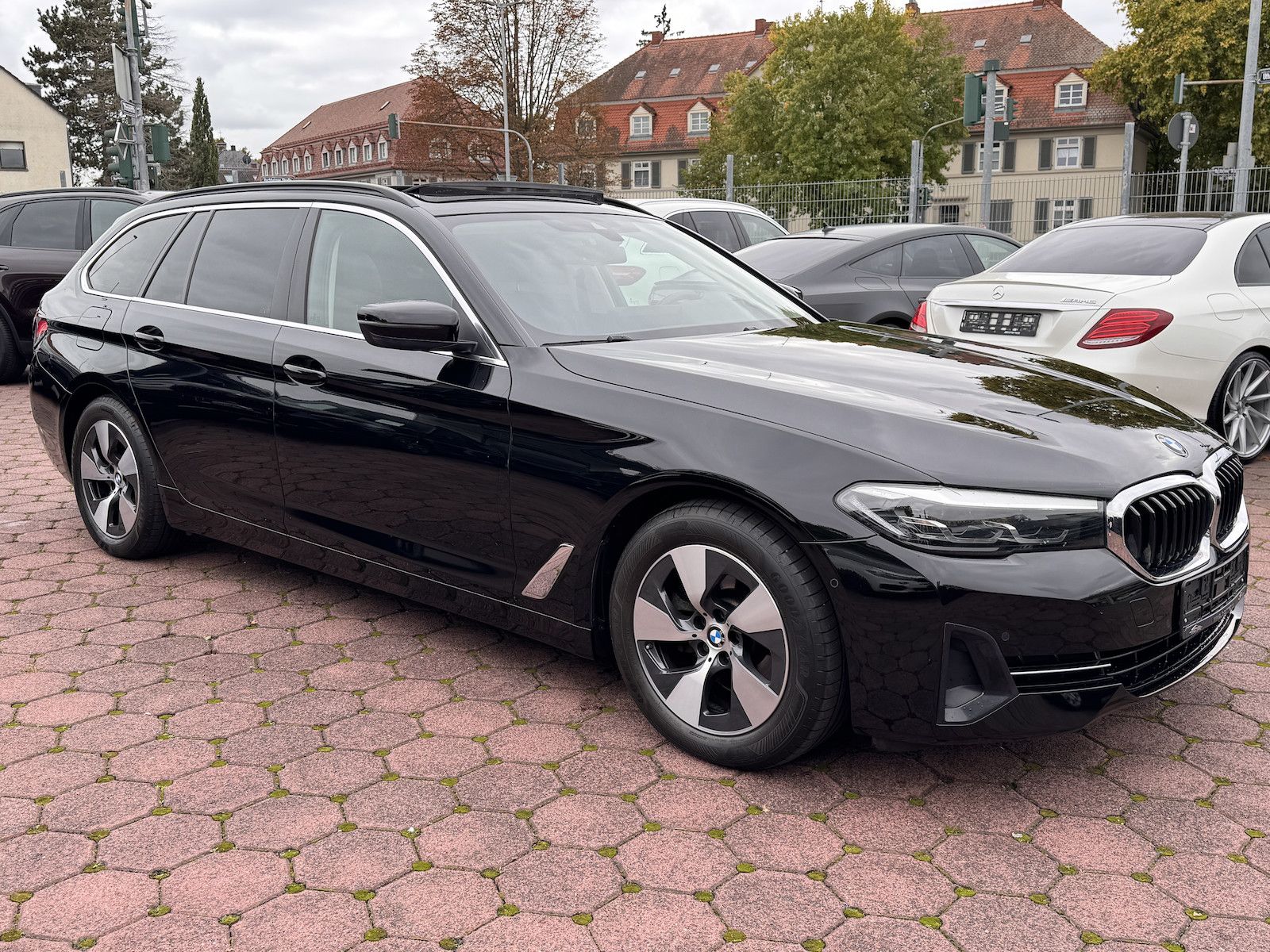 BMW 520d AMBIENTE PANORAMA RFKA DAB LED imagem 3