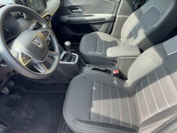 Dacia Jogger Extreme+ TCe 110 Navi, Rückfahrkamera, Kl