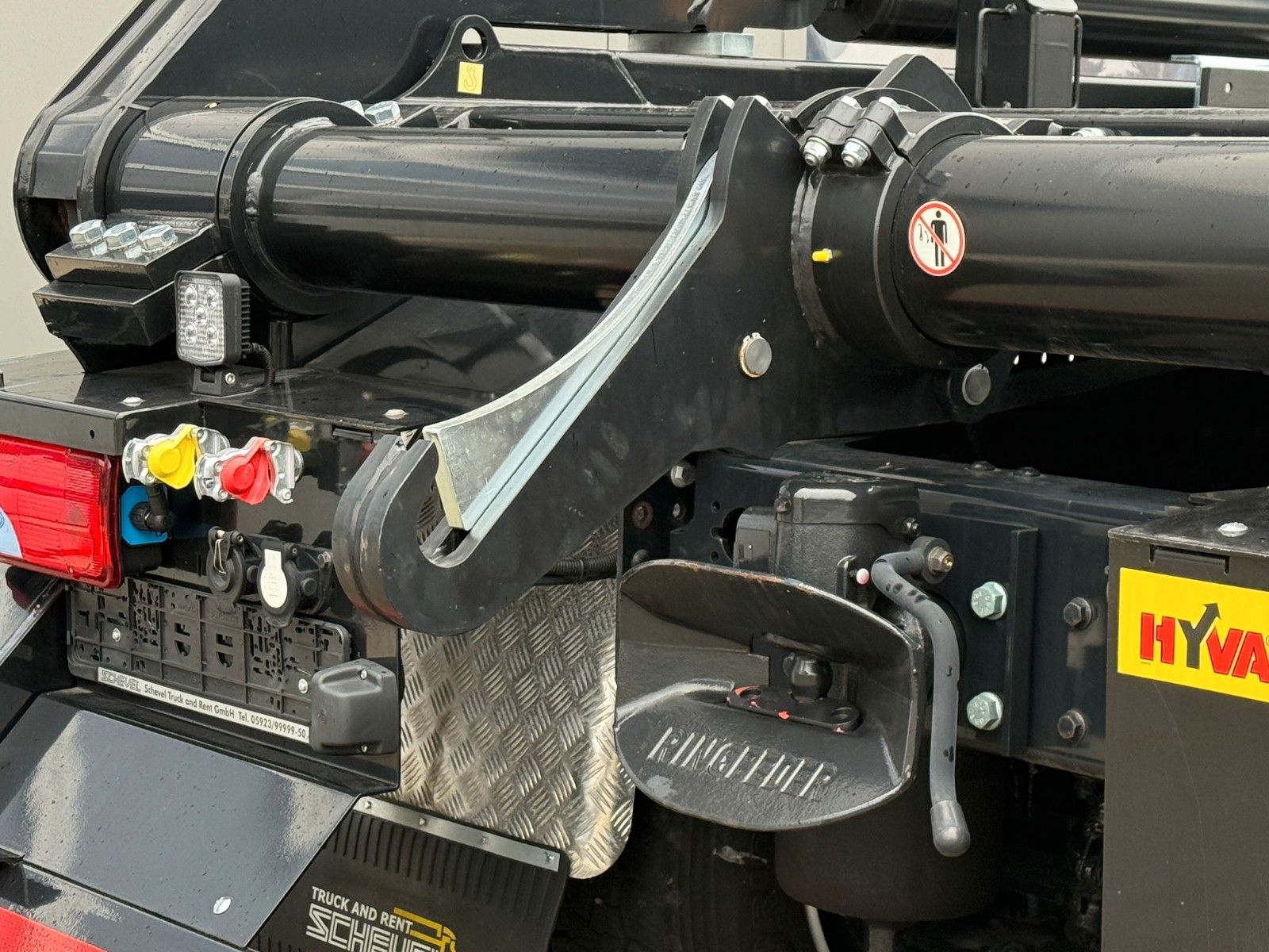 Fahrzeugabbildung MAN TGS 26.520 Absetzkipper HYVA 18 TAZ / Funk / 6x4