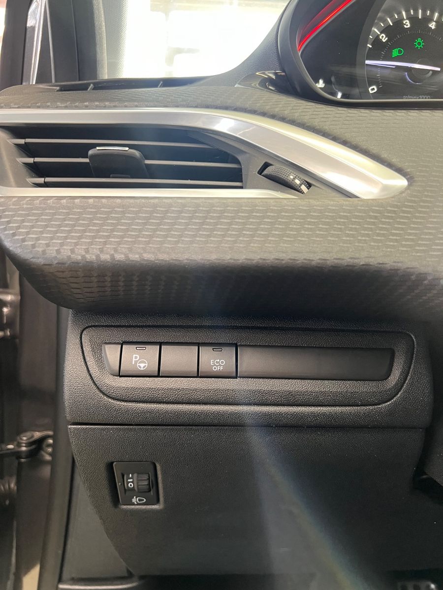 Fahrzeugabbildung Peugeot 2008 Allure GT LINE AUTOMATIK*DACHHIMMEL MIT LED