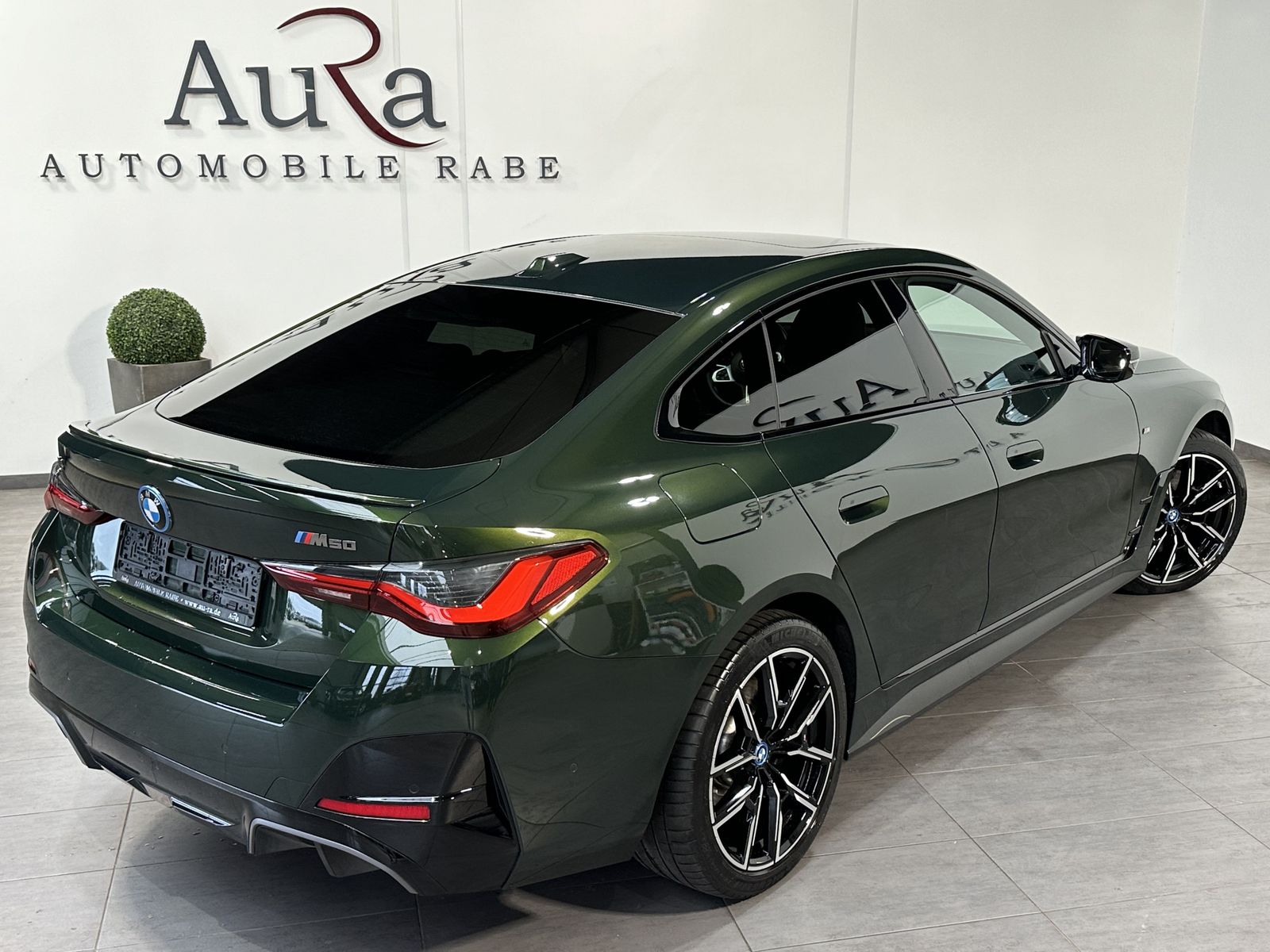 Fahrzeugabbildung BMW i4 M50 Gran Coupé NAV+LED+GLASDACH+H&K+19ZO+360°