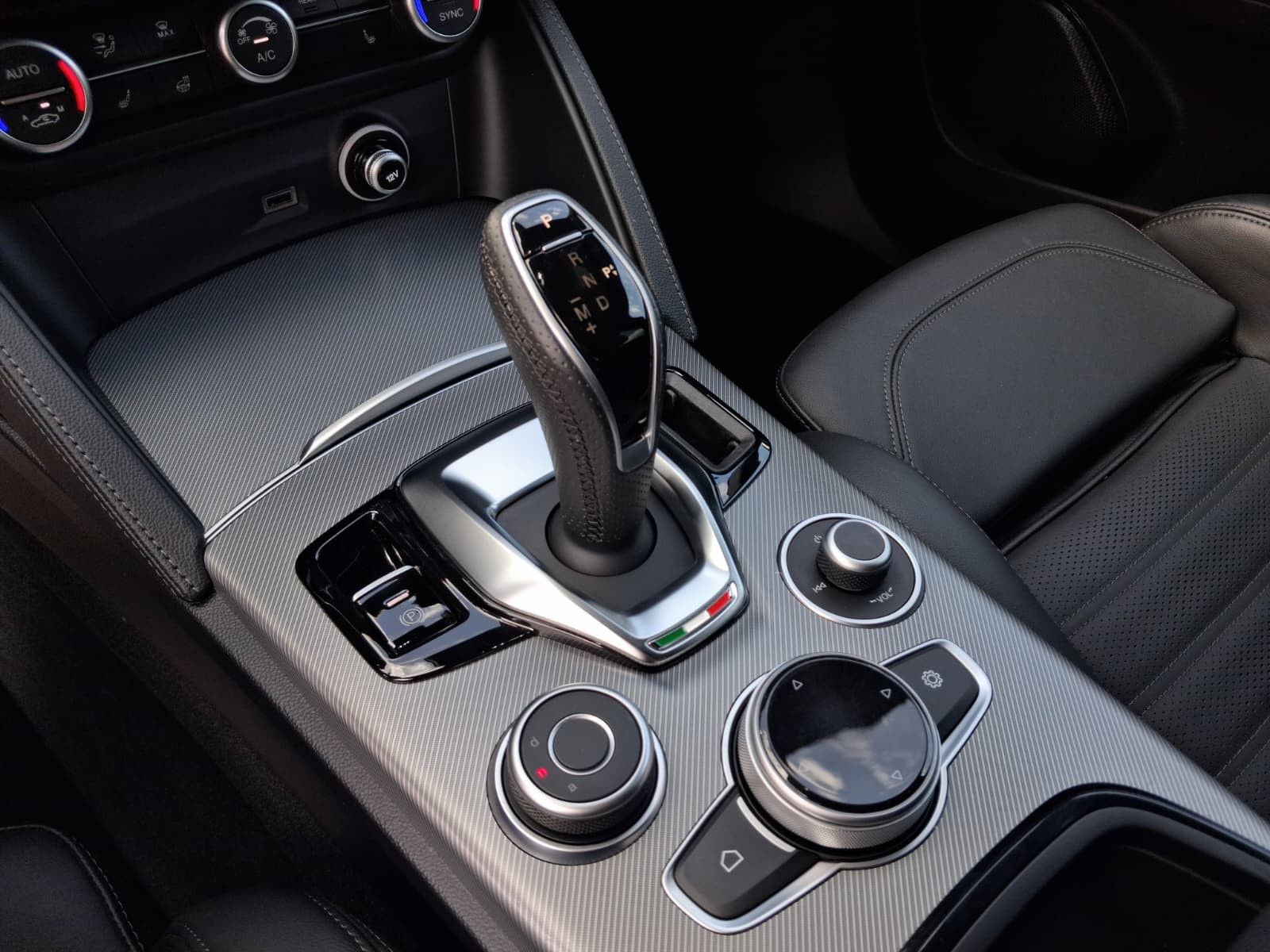 Fahrzeugabbildung Alfa Romeo Stelvio Veloce Q4 Diesel Allrad