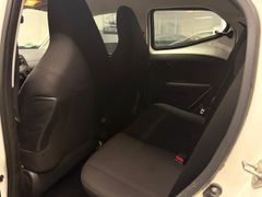 TOYOTA AYGO KLIMAAUTOM ISOFIX 8-FACH FENSTER EL. RADIO