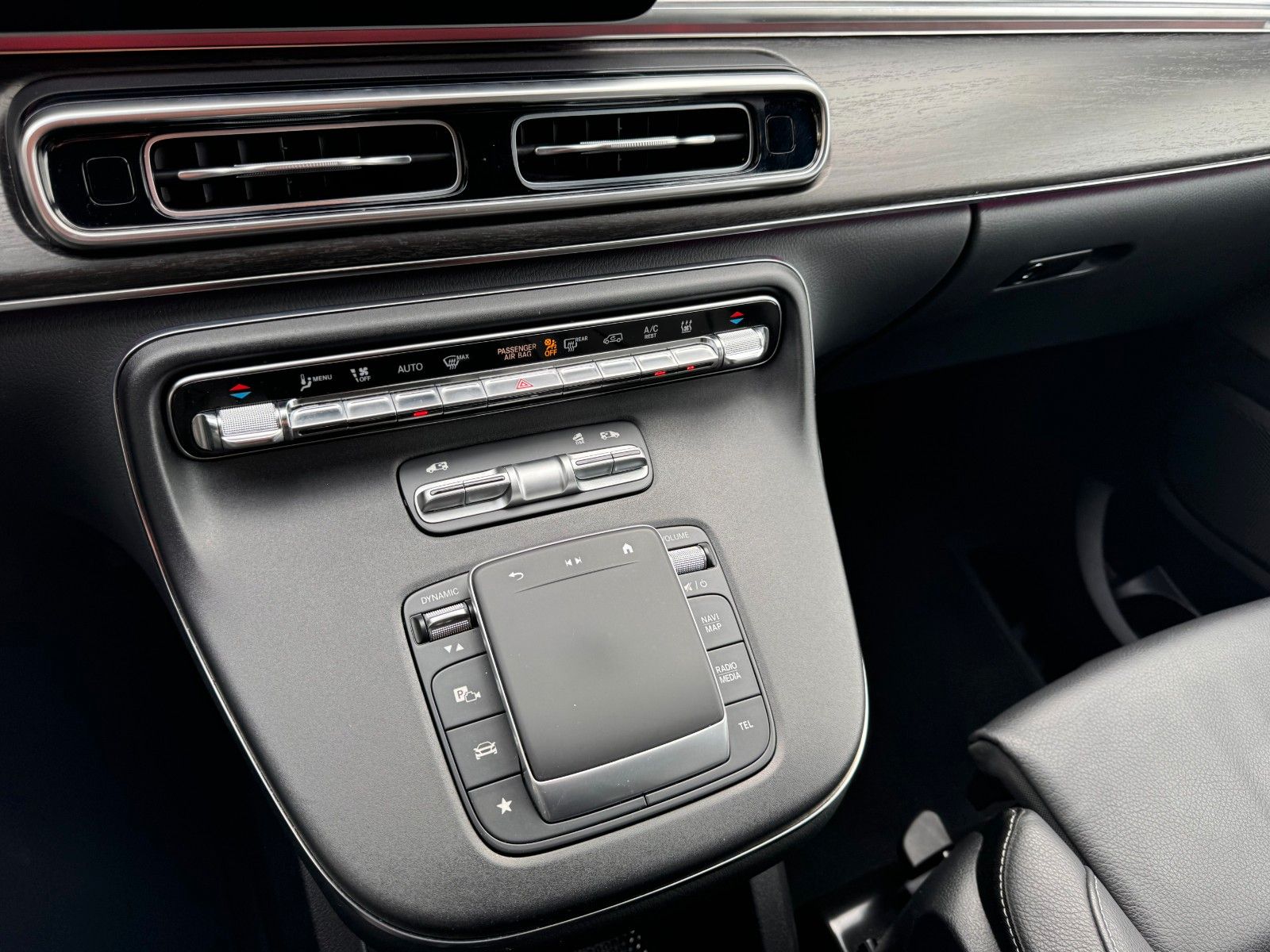 Fahrzeugabbildung Mercedes-Benz V 300 d 4MATIC AVA Extral AHK Standheiz