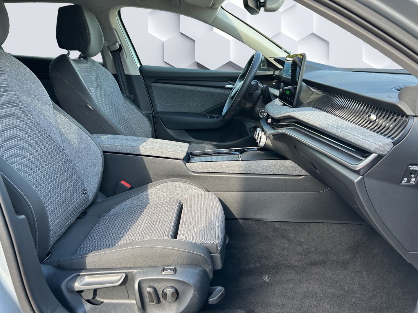 Superb Combi 2.0 TDI DSG 110kW LED AHZV Sitzheiz