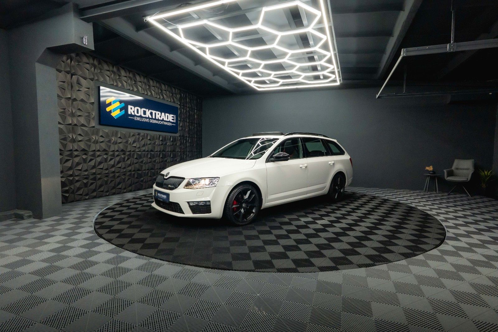 Fahrzeugabbildung SKODA Octavia 2.0 TDI RS 4x4 Performance *Pano*ACC*LED