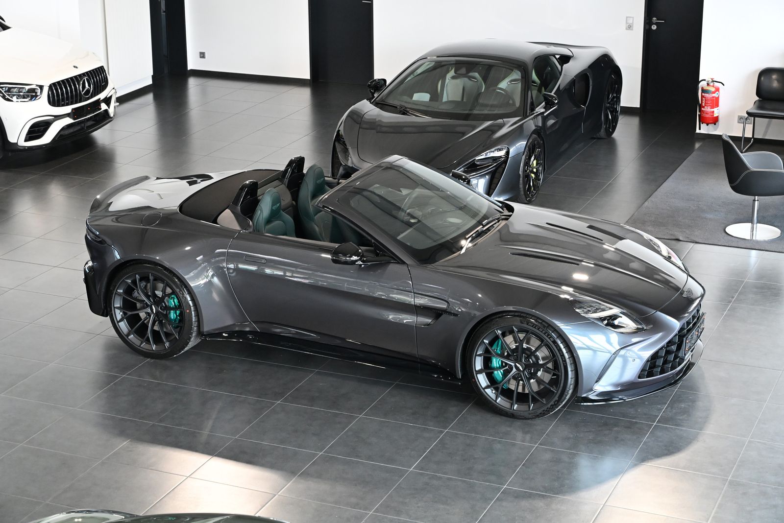 Aston Martin V8 Vantage Roadster/Epsilon Black/Bowers&Wilkins imagem 3